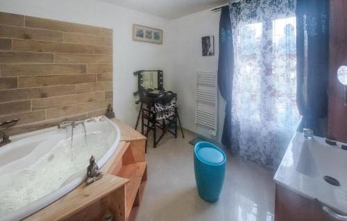 Le Vaumain House | Inviting Home in Le Vaumain with Family-Friendly Amenities
