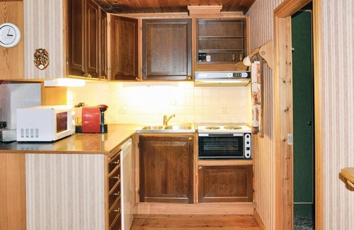 Stoten House | Discover a Cozy Cottage in Rörbäcksnäs with Lake Views