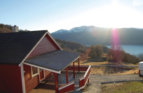 Kvinnherad House | Cozy Retreat Near Lake with Spa and Family Amenities