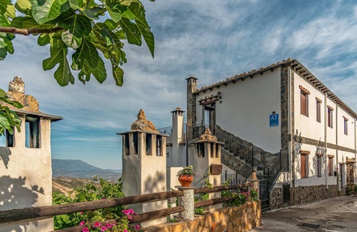 Mecina Bombaron House | Cozy 1 Bedroom Retreat in Mecina Bombarón with Pool
