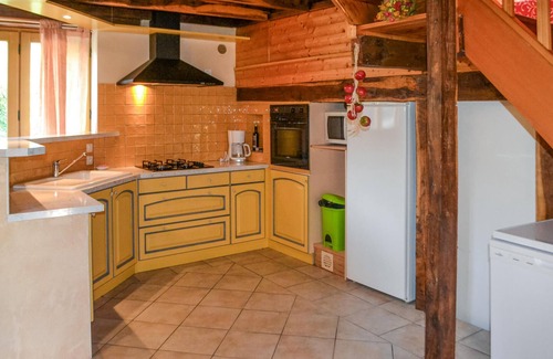 Montignac House | Experience an Unforgettable Stay in a Poolside Retreat