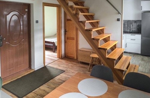 Gledy House | Family Friendly Cottage by the Lake with Great Amenities