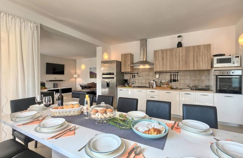 Muzini House | Family-Friendly Vacation Home with Pool and Spa Amenities