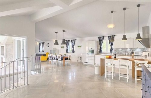 Sveta Nedelja House | Pet-Friendly 4 Bedroom Retreat in Nedescina with Pool