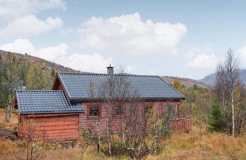 Kvam House | Relaxing 5-Bedroom Retreat with Lake View in Norheimsund