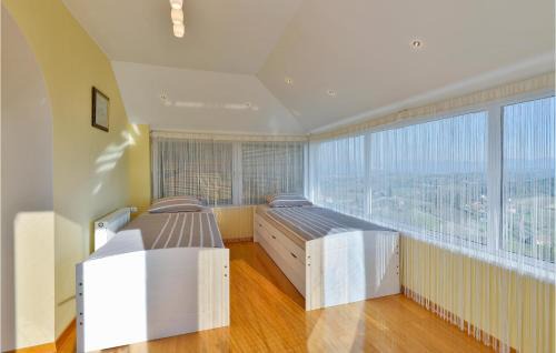 Novi Marof House | Inviting Home in Novi Marof with Sauna and Pool Access