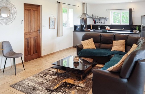 Orgnac-l'Aven House | Relaxing 3 Bedroom Retreat with Pool in Orgnac-l'Aven