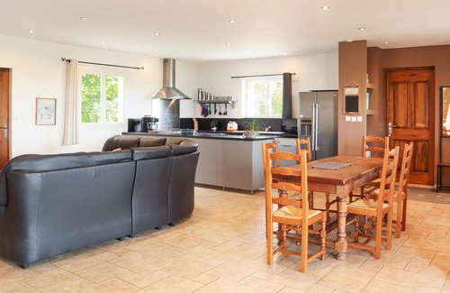 Orgnac-l'Aven House | Relaxing 3 Bedroom Retreat with Pool in Orgnac-l'Aven