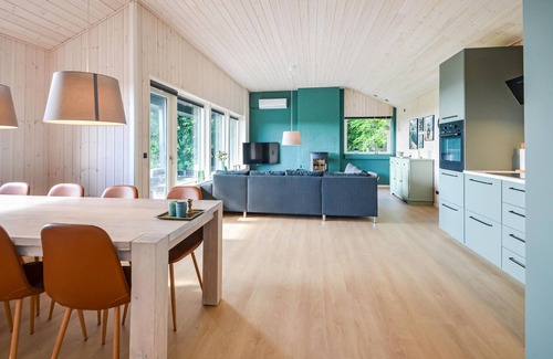 Ronbjerg House | Enjoy a Relaxing Vacation in a Modern Limfjord Retreat