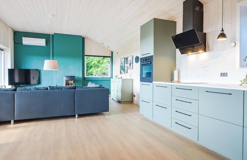 Ronbjerg House | Enjoy a Relaxing Vacation in a Modern Limfjord Retreat
