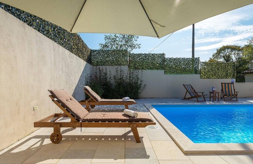 Beram House | Comfortable 3 Bedroom Retreat in Scenic Pazin with Pool