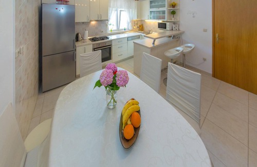 Zupa dubrovacka House | Exceptional 3-Bedroom Oceanfront Retreat in Plat