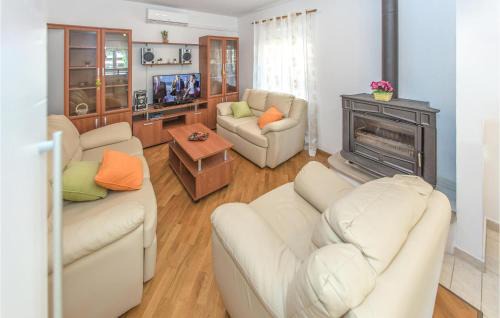 Zupa dubrovacka House | Exceptional 3 Bedroom Retreat in Plat with Pool Access