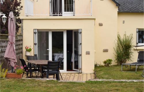 Plouezec House | Welcoming Home in Plouézec with Free Wifi & Pet-Friendly