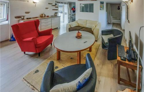 Lanveoc House | Family-Friendly Home in Plouguerneau with Kitchen