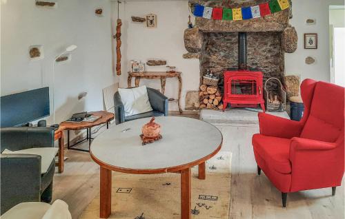 Lanveoc House | Family-Friendly Home in Plouguerneau with Kitchen