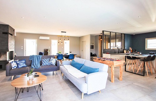 Pont-Eveque House | Family-Friendly Retreat with Private Pool & Nearby Activities