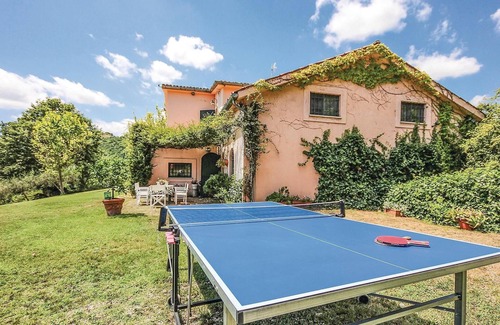 Pratella House | Spacious 5-Bedroom Getaway with Pool in Pratella CE