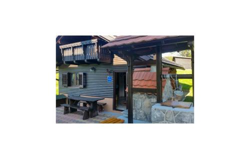 Prezid House | Inviting Home in Prezid with Wifi and Hot Tub Access