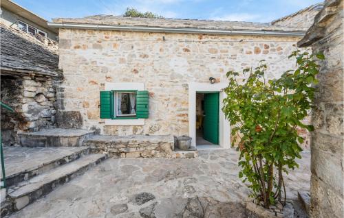 Primosten House | Cozy Home in Primosten with Kitchen for Family Getaways