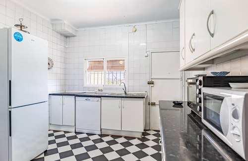 Puente Genil House | Explore a Cozy Cottage by Nature Reserve with Pool & Spa