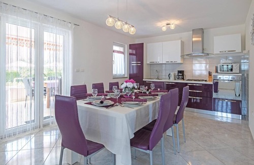 Muntic House | Relax and Unwind in Your Perfect Vacation Home Retreat