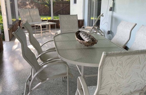 Tropic House | Tranquil Home Near the Beach with Oceanfront Amenities