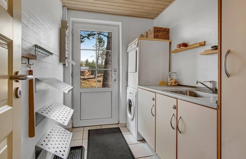 Kongsmark House | Experience a Relaxing Getaway with Pool and Spa Amenities