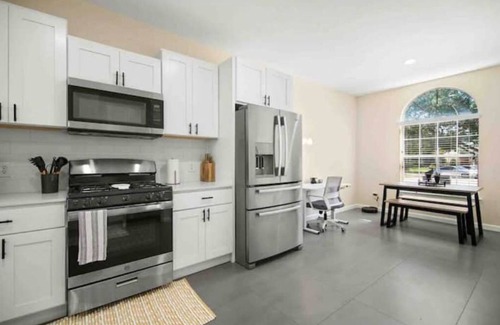 Clodine House | Welcoming Home in Richmond, TX - Pet & Child Friendly