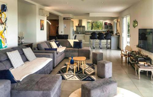 Rochefort-du-Gard House | Cozy Home In Rochefort-Du-Gard