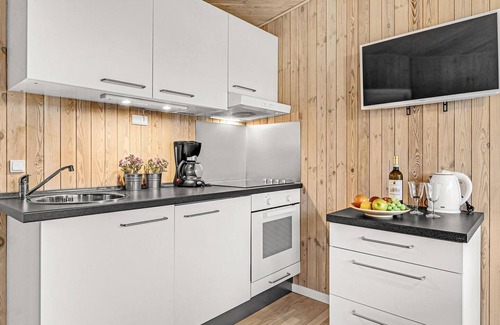 Sallingsund House | Comfortable 2 Bedroom Accommodation in Roslev with Pool