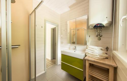 Ruhla House | Inviting Home in Ruhla with Kitchen for Family Fun