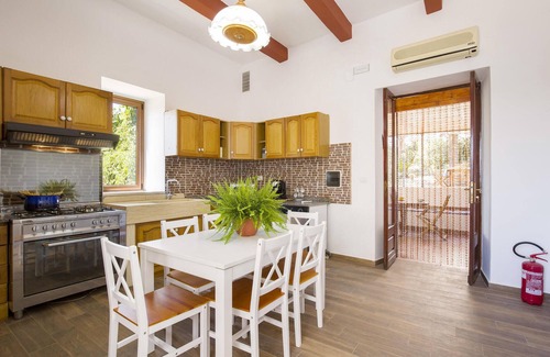 Saline Joniche House | Scenic Holiday Home with Breathtaking Ocean Views