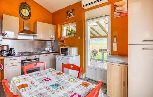 Scorbe-Clairvaux House | Pet-Friendly Home in Scorbé-Clairvaux with Wi-Fi