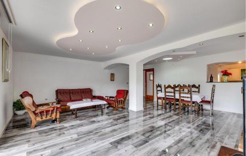 Kraljevec Sesvetski House | Cozy Retreat in Sesvete with Wi-Fi and Pool Access