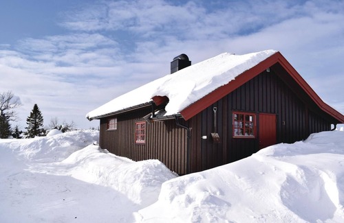 Oyer House | Charming Cottage Retreat with Lake Views in Kuåsen
