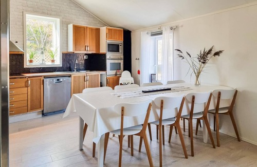 Skaerhamn House | Comfortable 2-Bedroom Retreat with Ocean Views in Skärhamn