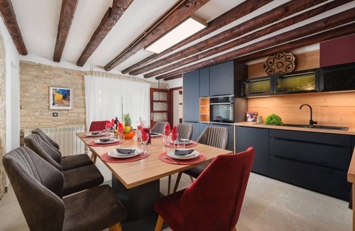 Jursici House | Exceptional 5 Bedroom Retreat in Skicini with Spa & Pool