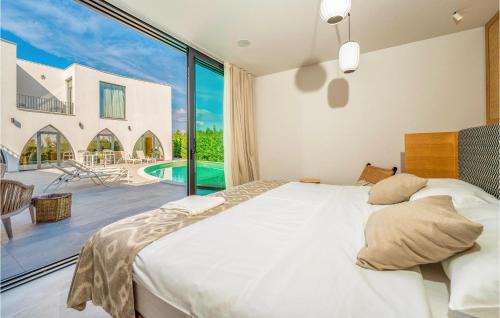 Srima House | Cozy Srima Retreat with Kitchen, Pool & Pet-Friendly Stay