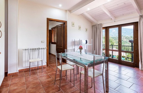 Stella Cilento House | Relaxing Family Retreat in Scenic Countryside Paradise