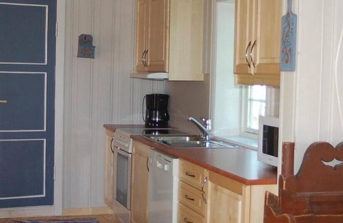 Steinkjer House | Idyllic Cottage Retreat by Lake Snåsavatnet with Spa