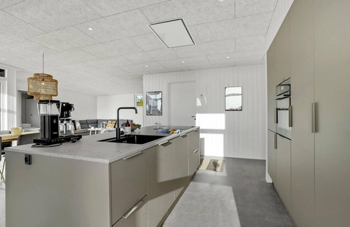 Skaven Strand House | Discover a Cozy Retreat with Lake Views and Spa Access
