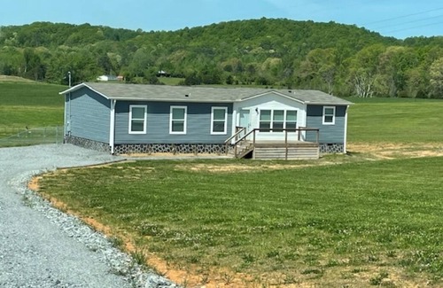Sweetwater House | Perfect Family Retreat in a Peaceful Country Setting
