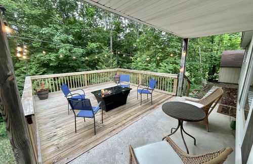 Lake Ann House | Charming Home in Lake Ann Village - Pet-Friendly Retreat!