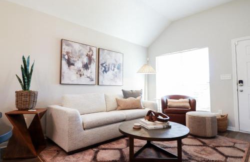 College Station Villa | Cozy Home in the Heart of Aggieland