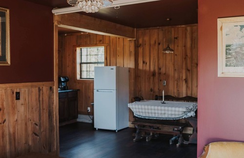 Rising Fawn House | Tranquil Valley Retreat with Scenic Views and Family Amenities