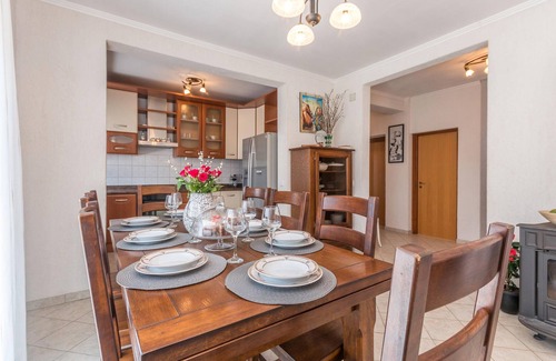Tinj House | Relax and Unwind with Activities for All Ages