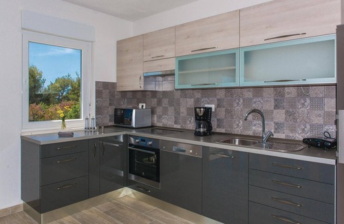 Trogir House | Spacious 6-Bedroom Retreat with Pool in Trogir