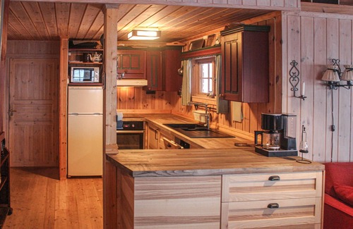 Atra House | Cozy 3 Bedroom Retreat in Tuddal with Lake Views