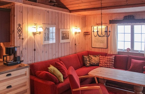 Atra House | Cozy 3 Bedroom Retreat in Tuddal with Lake Views